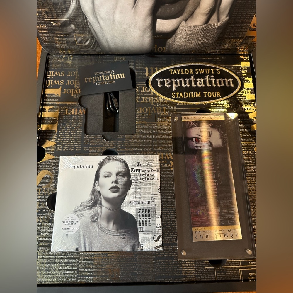 Taylor Swift Reputation Tour VIP Box - Picture 4 of 9